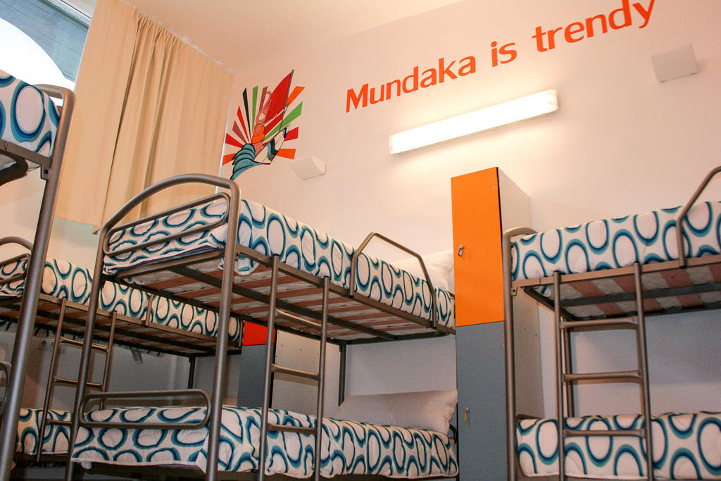 Mundaka Hostel & Sports Cafe Стая снимка