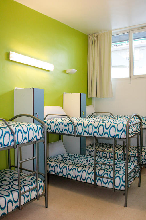 Mundaka Hostel & Sports Cafe Стая снимка