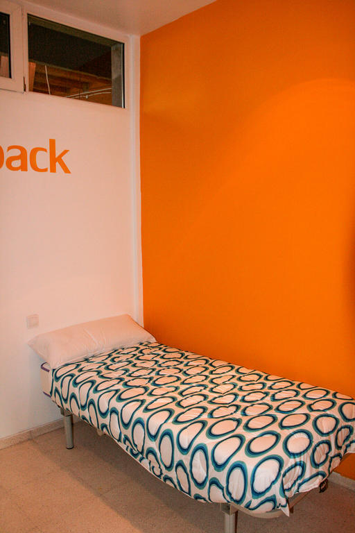 Mundaka Hostel & Sports Cafe Стая снимка