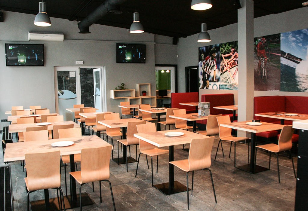 Mundaka Hostel & Sports Cafe Екстериор снимка