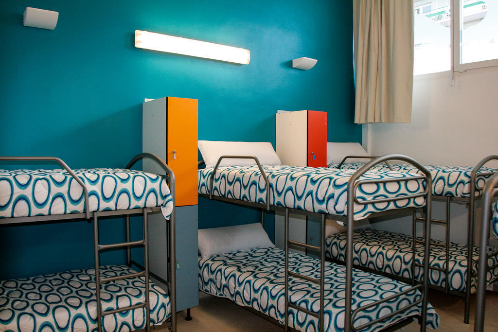 Mundaka Hostel & Sports Cafe Стая снимка